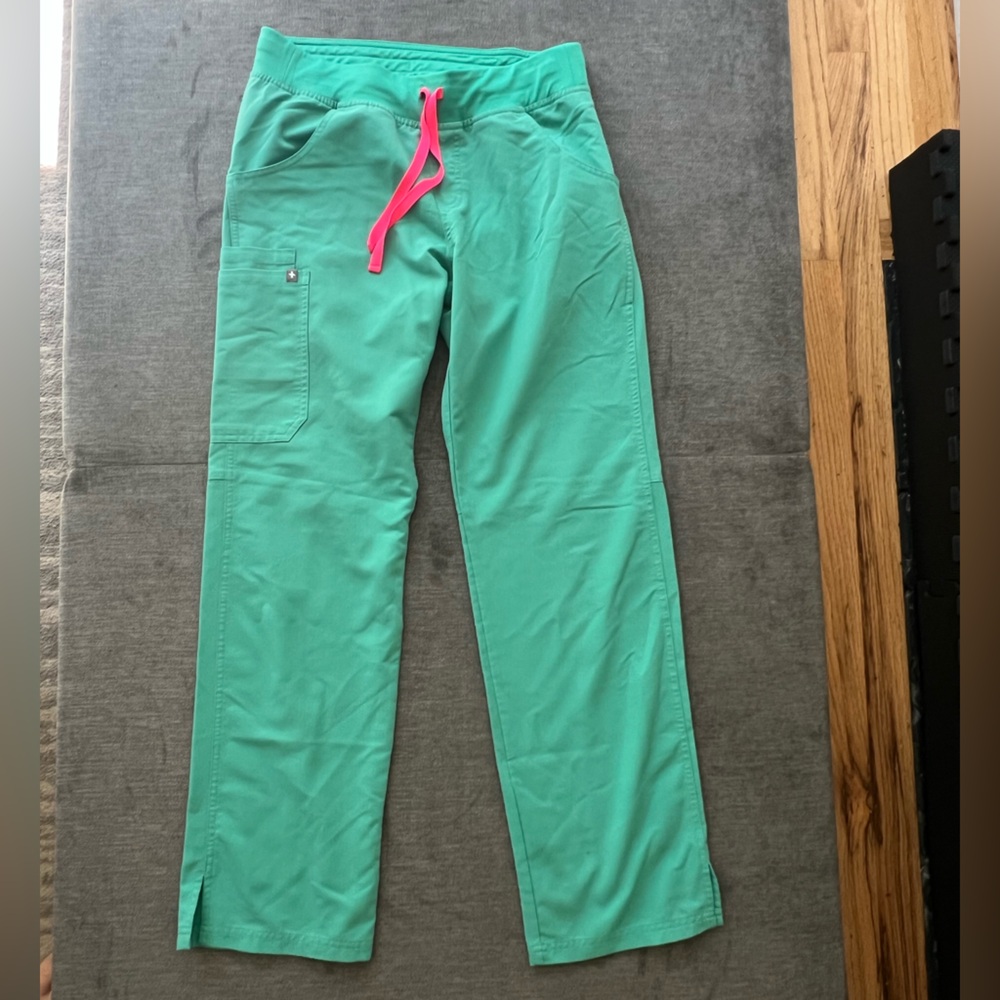 FIGS Kade Cargo Scrub Pant - Surgical Green - Small